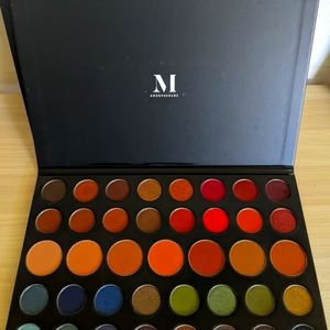 DISCONTINUED. Morphe 39A Dare to create Artistry pallette.